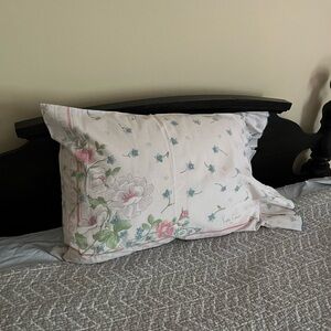 Pierre Cardin Paris pillow case w/ Ruffles